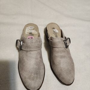 Minetonka shoes for women size 5.5